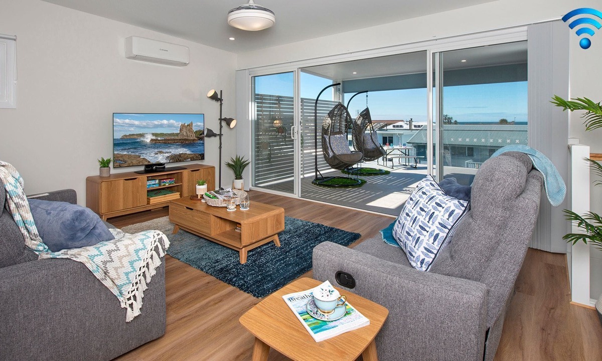 Kiama Downs House | Blue Pelican - Stunning modern entertainer with ocean views, walk to beach