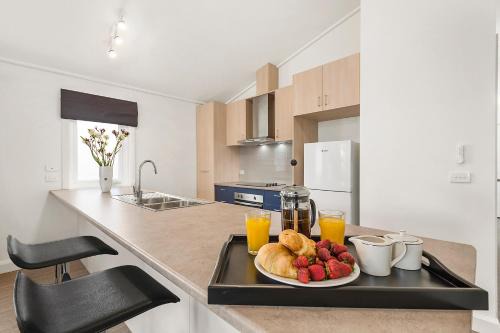 Kyneton Bed & Breakfast | Blue Rosella on Piper