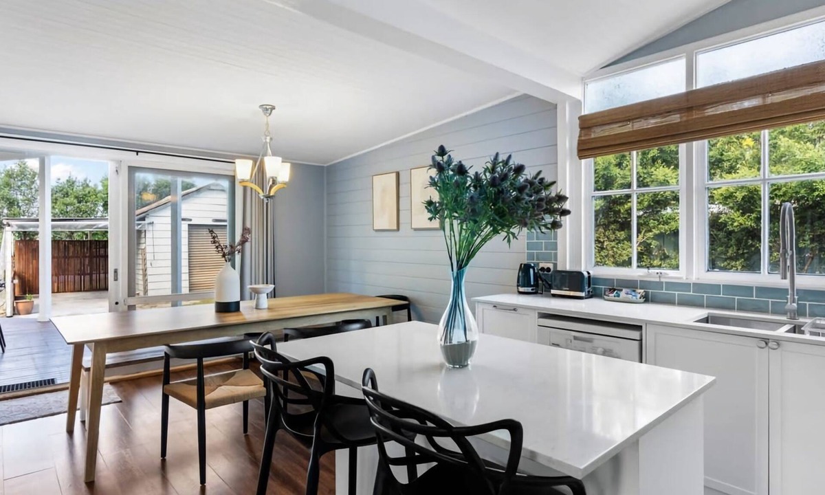 Cessnock House | Blue Wren Cottage on Edith - A Fireside Retreat in Wine Country