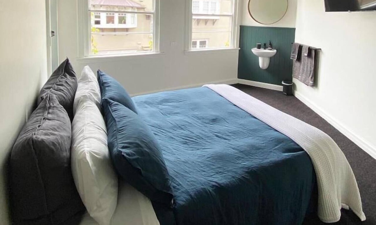 McMahons Point Hotel | Blues Point Hotel