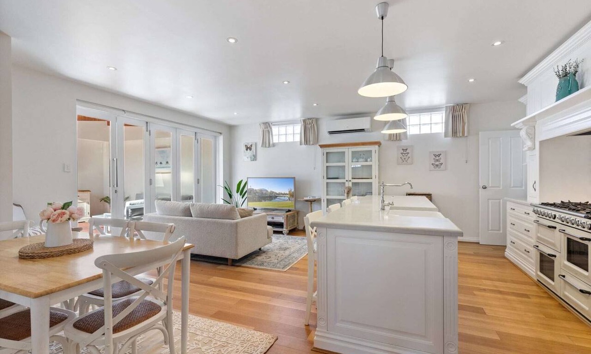 North Adelaide Apartment | Bluestone Symmetrical Cottage with Outdoor Area