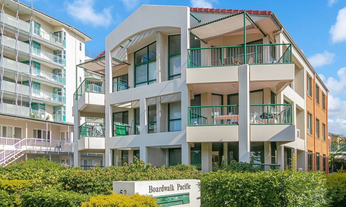 Bilinga Apartment | Boardwalk Pacific 8 - Beachfront Bilinga - Min. 3 Night Stays!