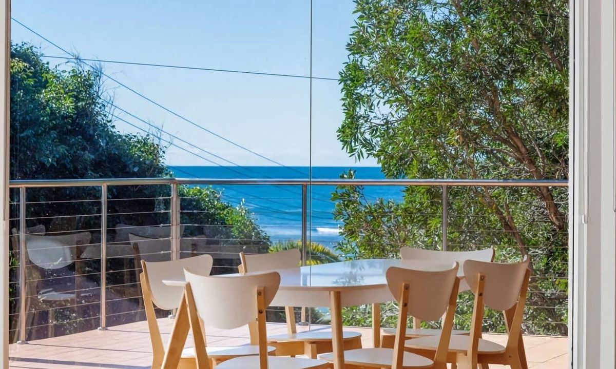 Toowoon Bay House | Bobby's Binburra Beach House