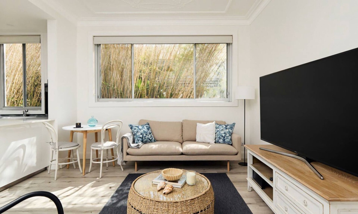 North Bondi Apartment | Bondi Glimmers is an apartment moment from the beach