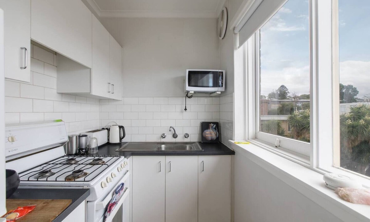 St. Kilda East Apartment | Boutique Beauty with Balcony in St Kilda East