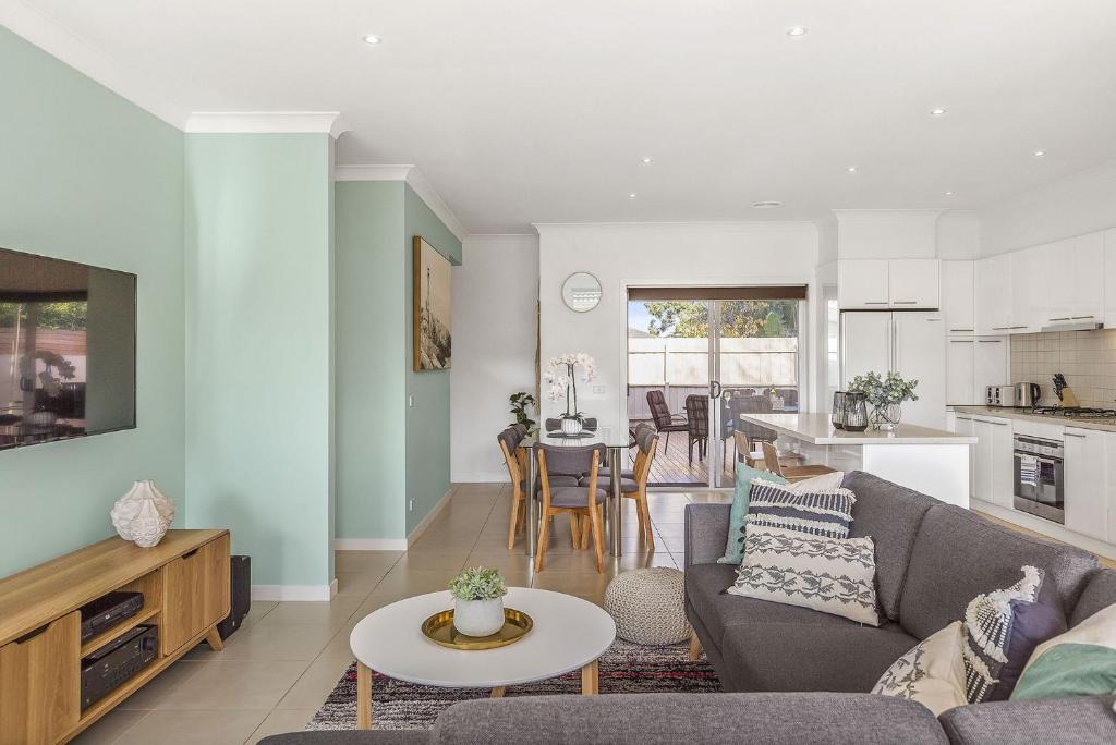 Mentone House | Boutique Stays - The Richardson
