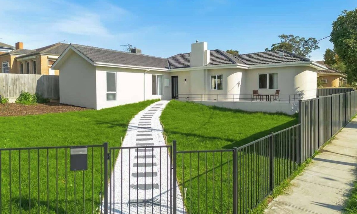 Box Hill North House | Box Hill North 3-Bedroom Home with Master Ensuite