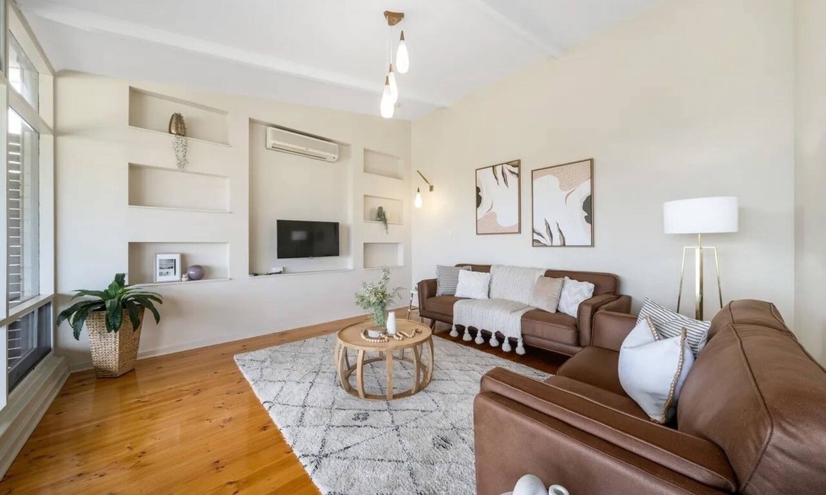 Seacombe Heights House | Braeside View a coastal haven for families/couples