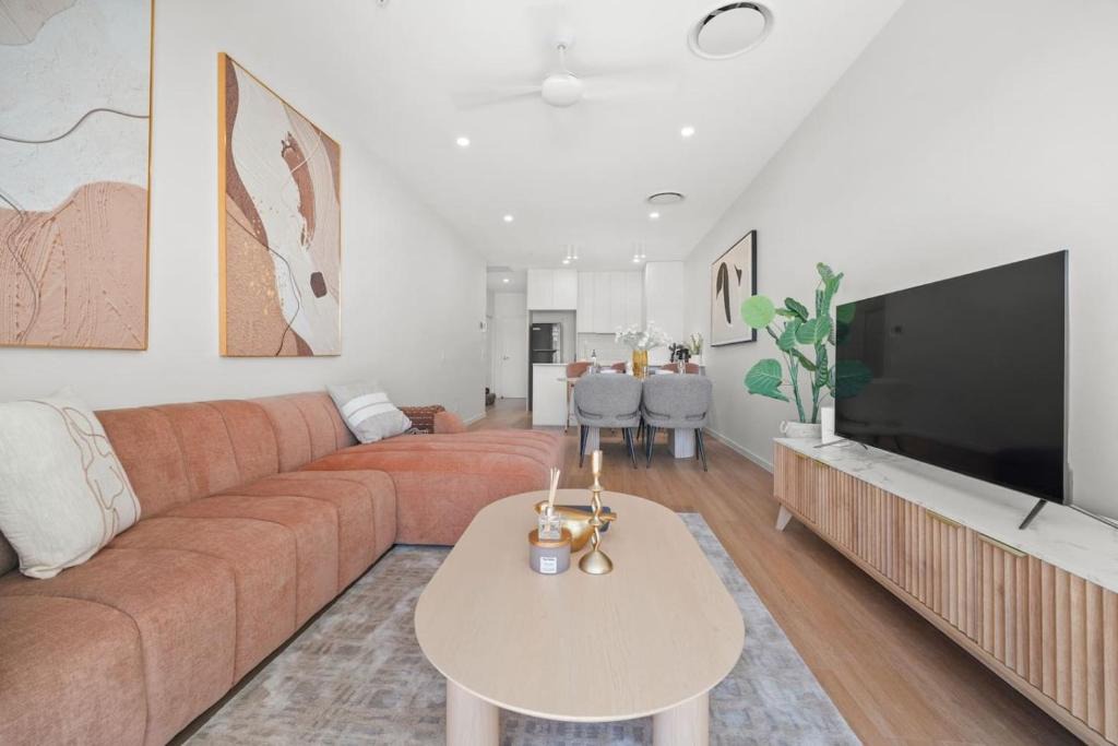 Mitchelton Apartment | Brand New Premium Retreat Pool and Gym Parking Train