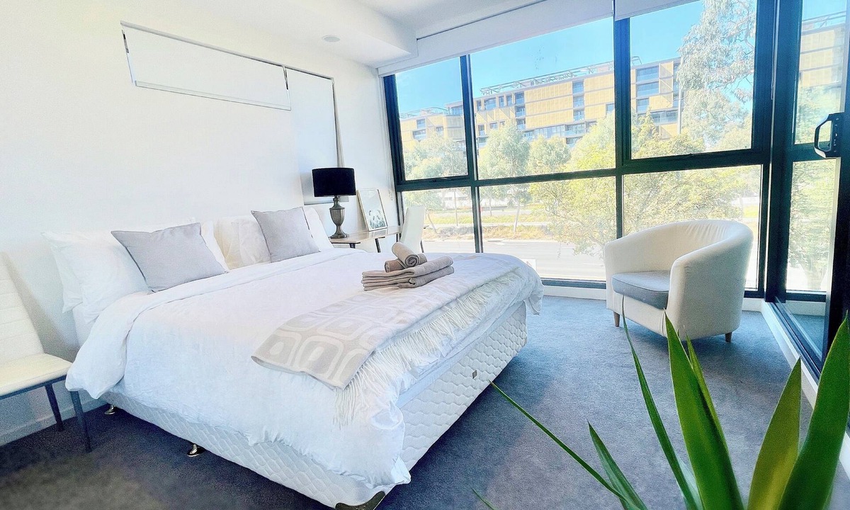 Lyneham Apartment | Brand New Stylish 1BR Apartment Free Parking