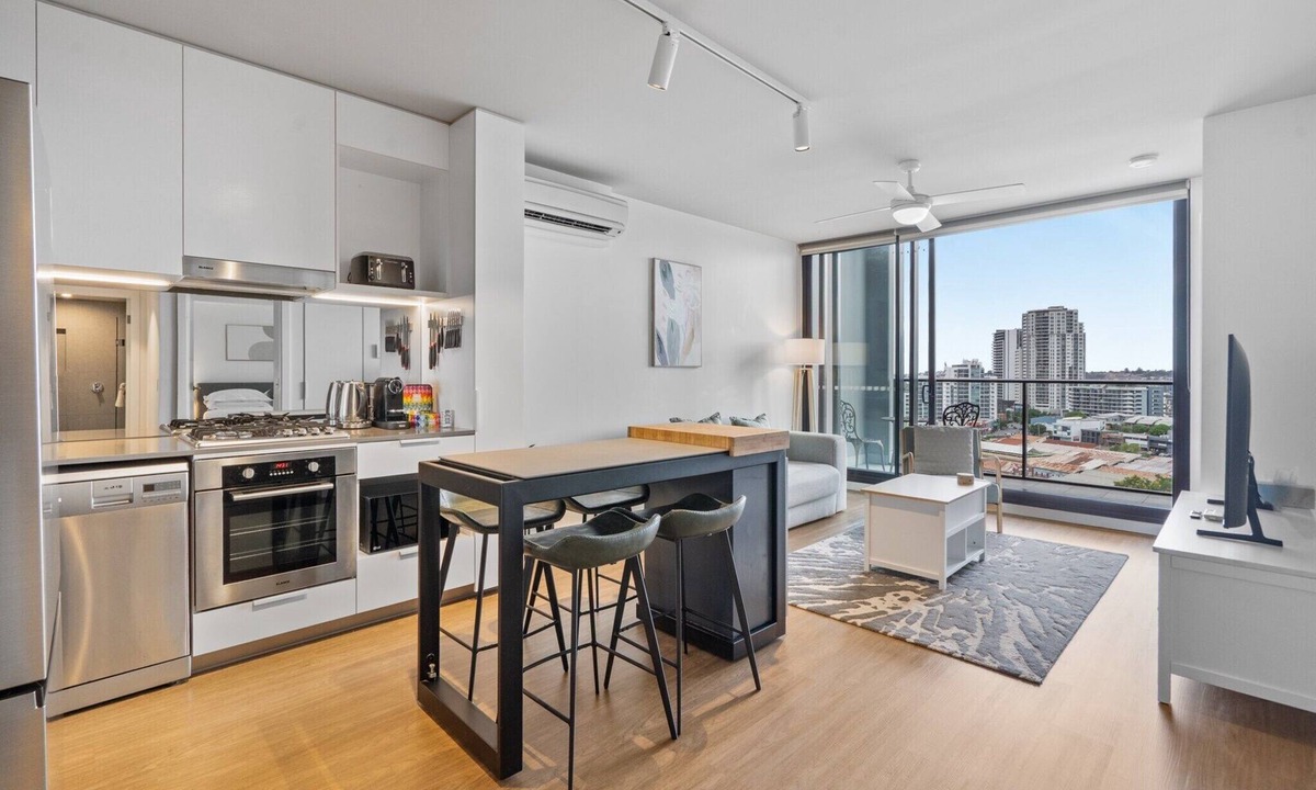 Bowen Hills Apartment | Bright 2-Bed Apartment in Bowen Hills