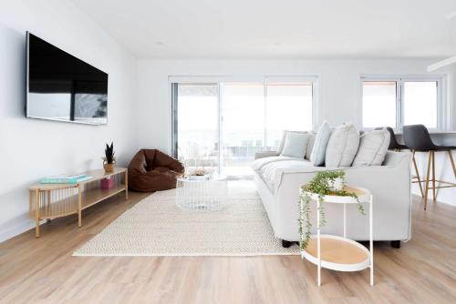 Bridport House | Bright & Airy Coastal abode