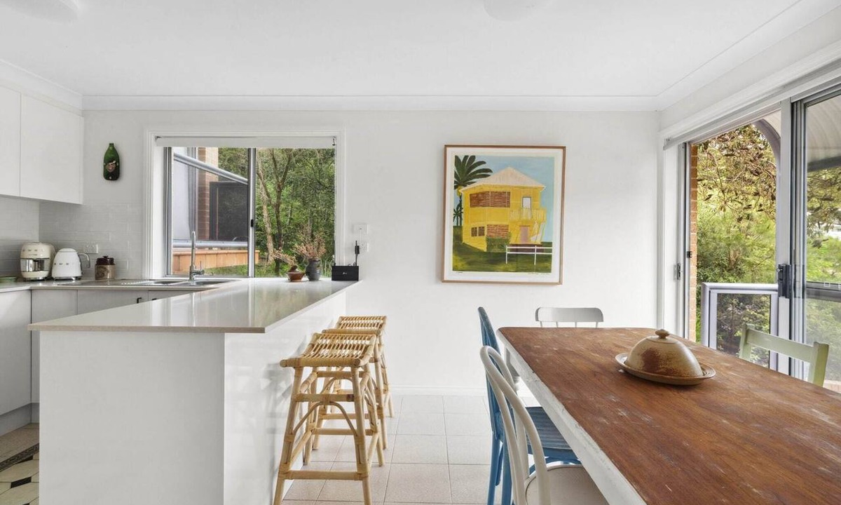 Avoca Beach Apartment | Bright Coastal Townhouse with BBQ & Courtyard
