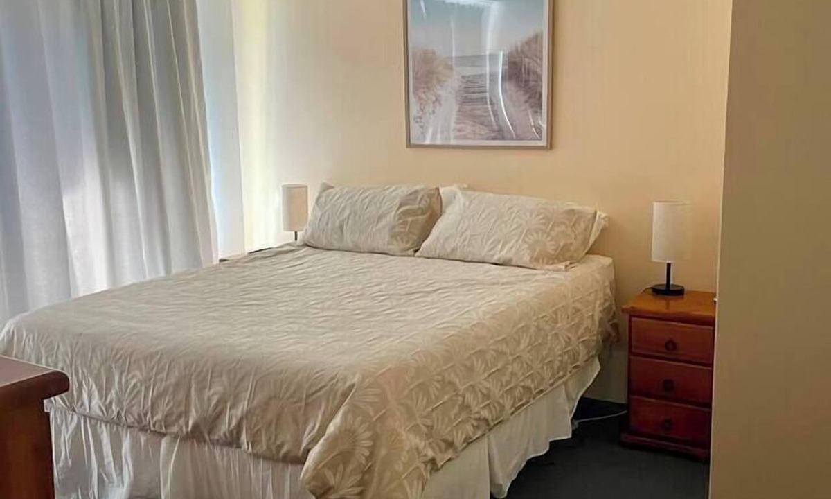 Clarkson House | Bright & Cosy 3BR: Fire Pit, Garden, Pet friendly!