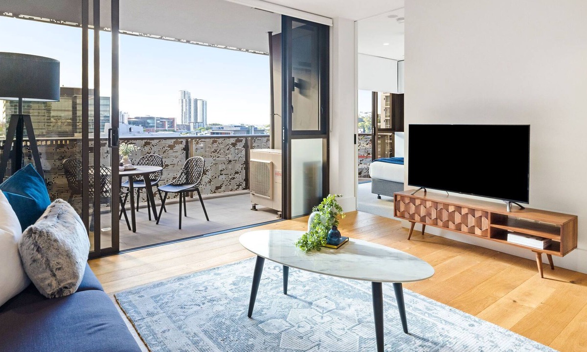 Newstead Apartment | Bright & Modern 2 Bedroom Apartment in Newstead