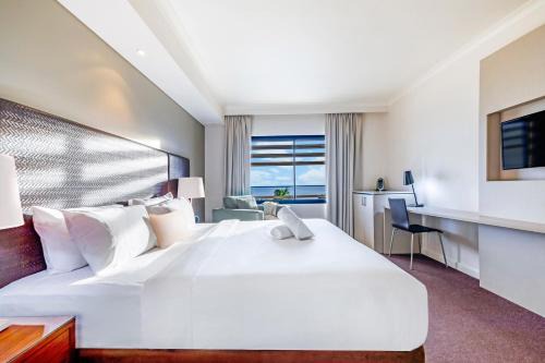 Darwin City Centre Apartment | Bright Side Resort Living with Pool on Esplanade