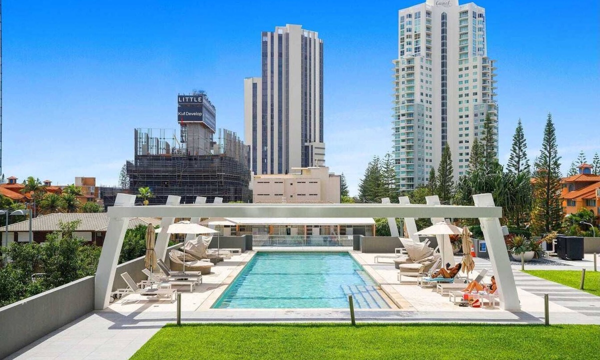 Broadbeach Apartment | Broadbeach Stunner Modern and Central w/free parking