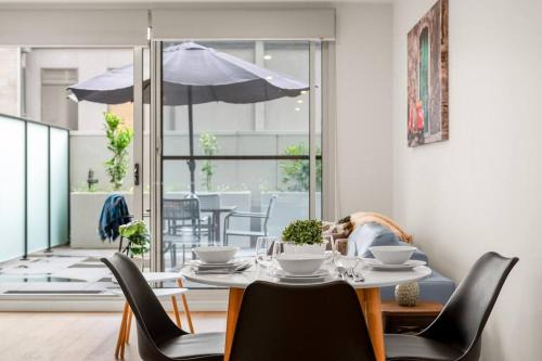 Brunswick North Apartment | Brunswick 1-Bedroom Gem by Short & Long Stays