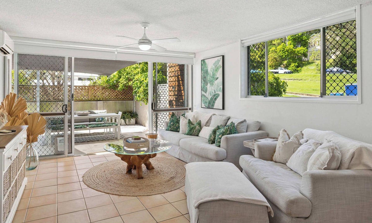 Burleigh Heads Apartment | Burleigh Beach Pad 100m from beach - stunning