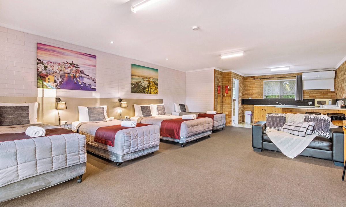 Lake Albert Hotel | Burringa Motel