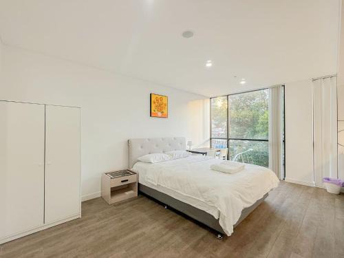 Burwood Apartment | Burwood Studio, Entire Studio with Ensuite toilet and kitchen