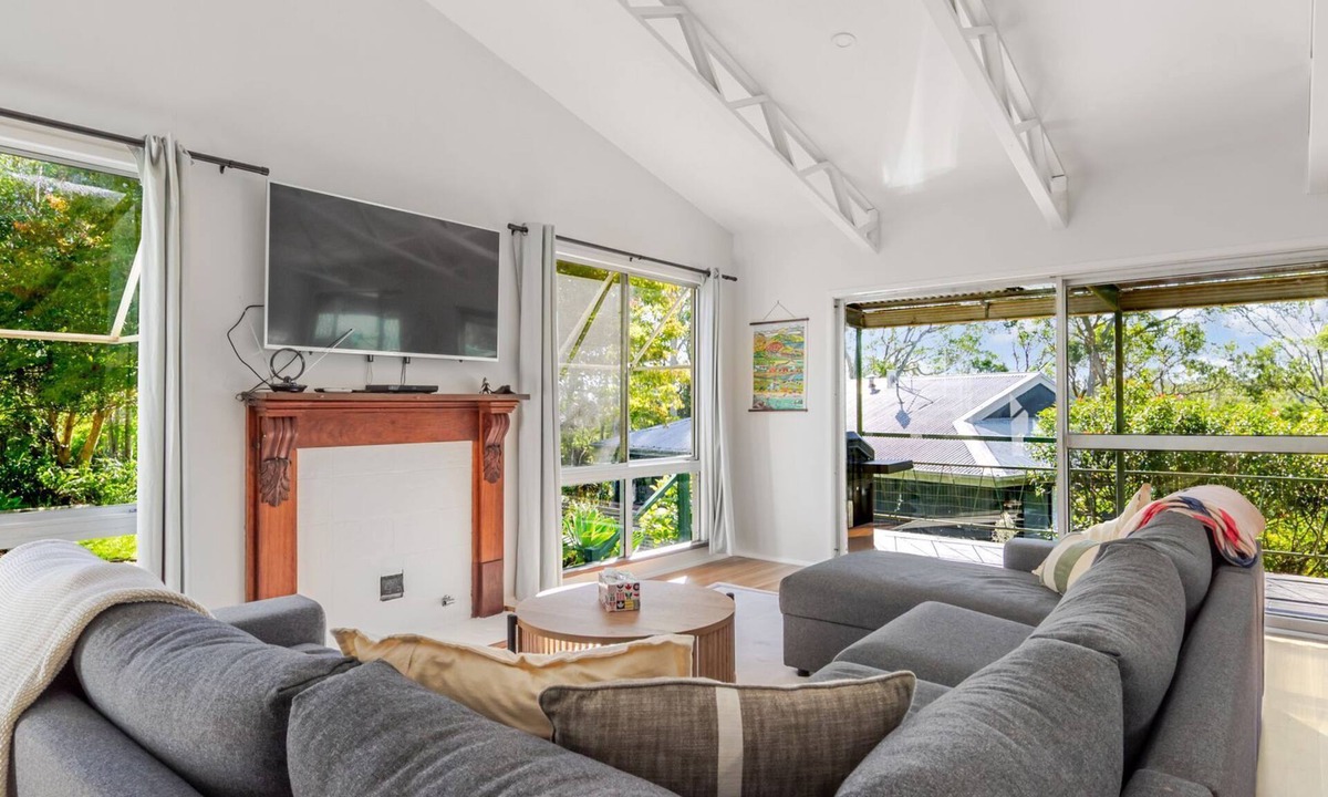 Moruya Heads House | Bush to Beach Family & Fur Coastal Retreat
