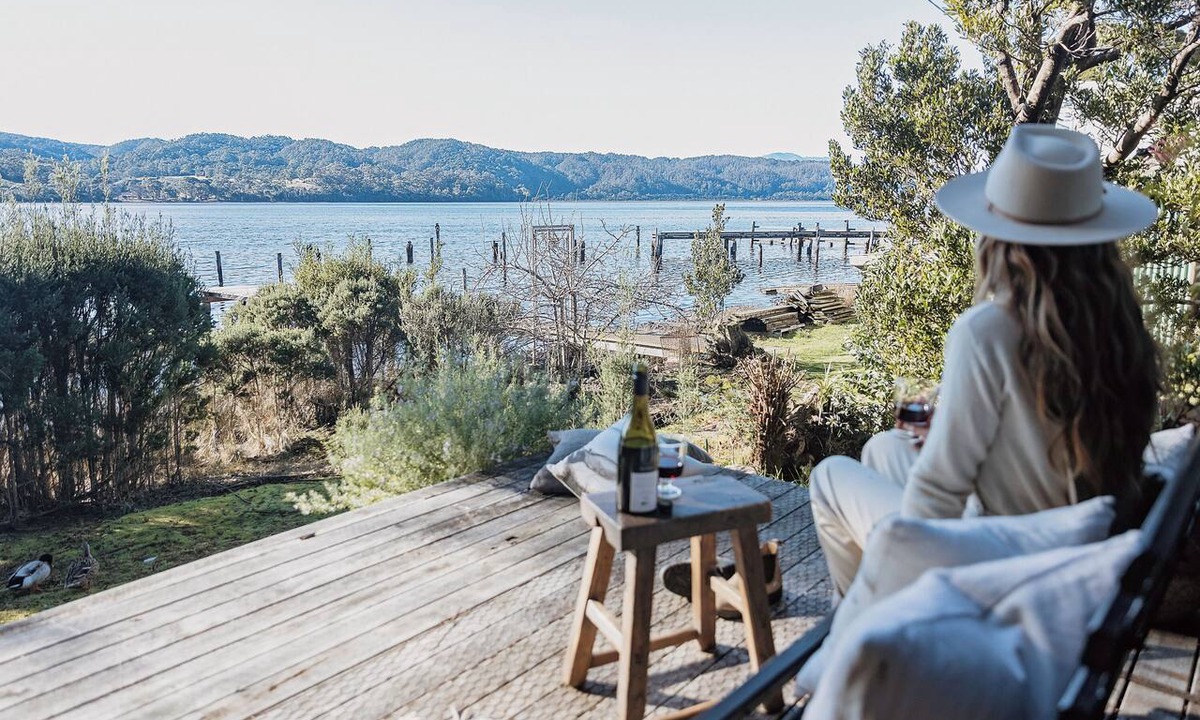 Strahan Cabin | Bushy Summers - Nurturing waterfront shack in secluded Lettes Bay, Strahan