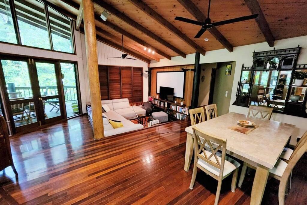 Cow Bay House | BUTTERFLY BEND - 3 Bedroom Daintree Beach House