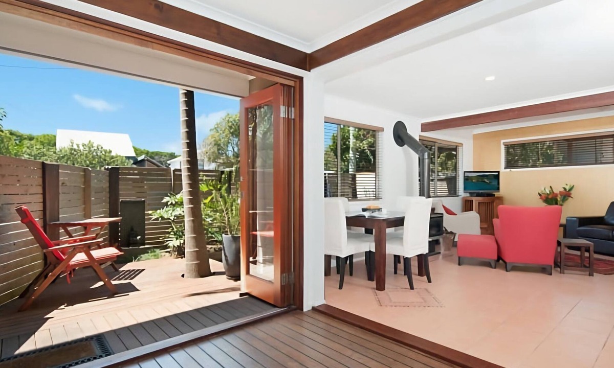 Suffolk Park House | Byron Bay Accom - Alkira - 1/32 Alcorn St - Pet Friendly