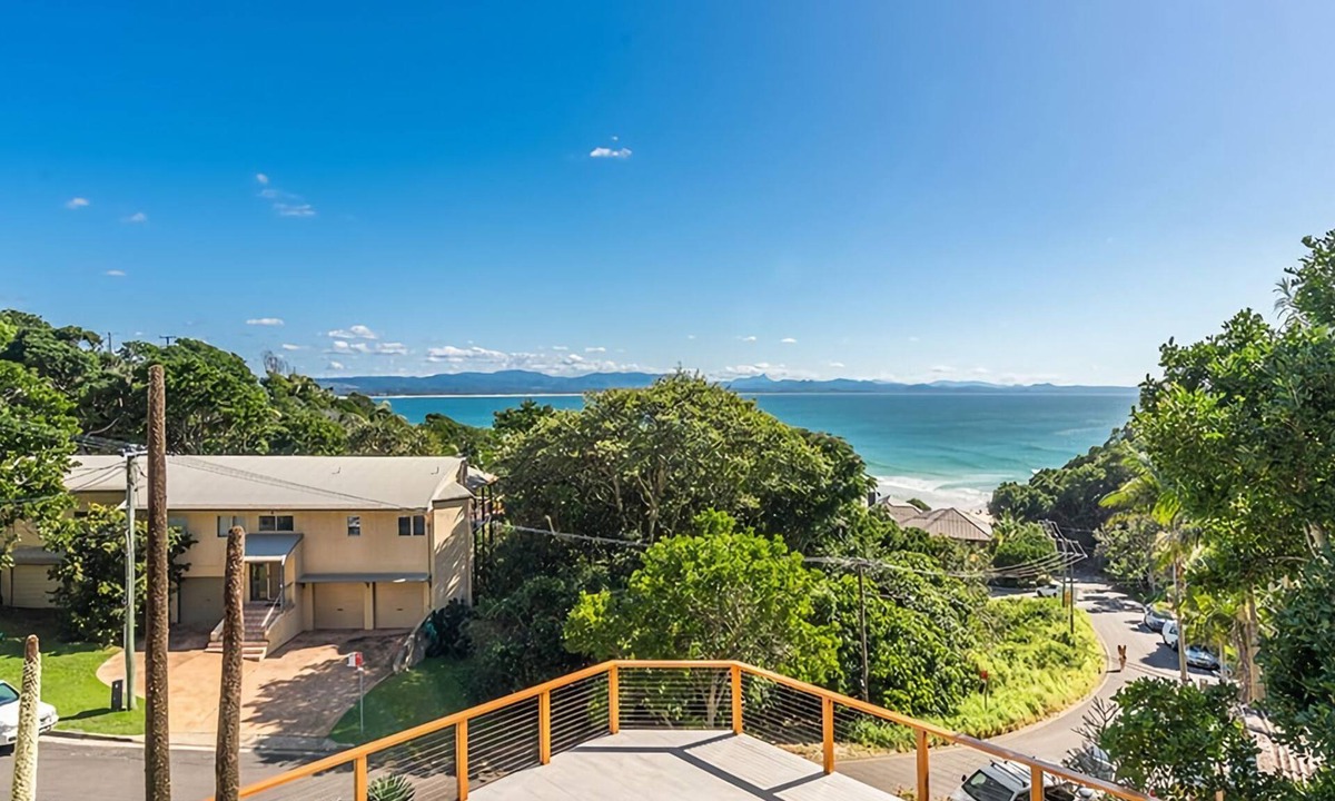 Byron Bay House | Byron Bay Accom - Wategos House - 13 Brownell Drive, Wategos - Pet Friendly