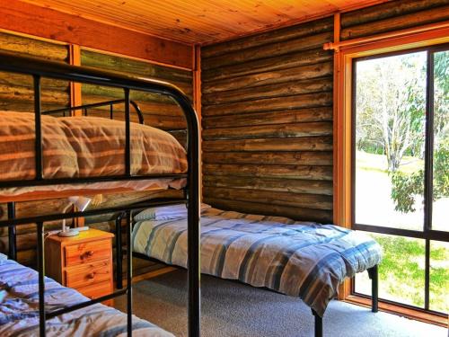 Adaminaby House | Cabin 4 - Snowy Accommodation