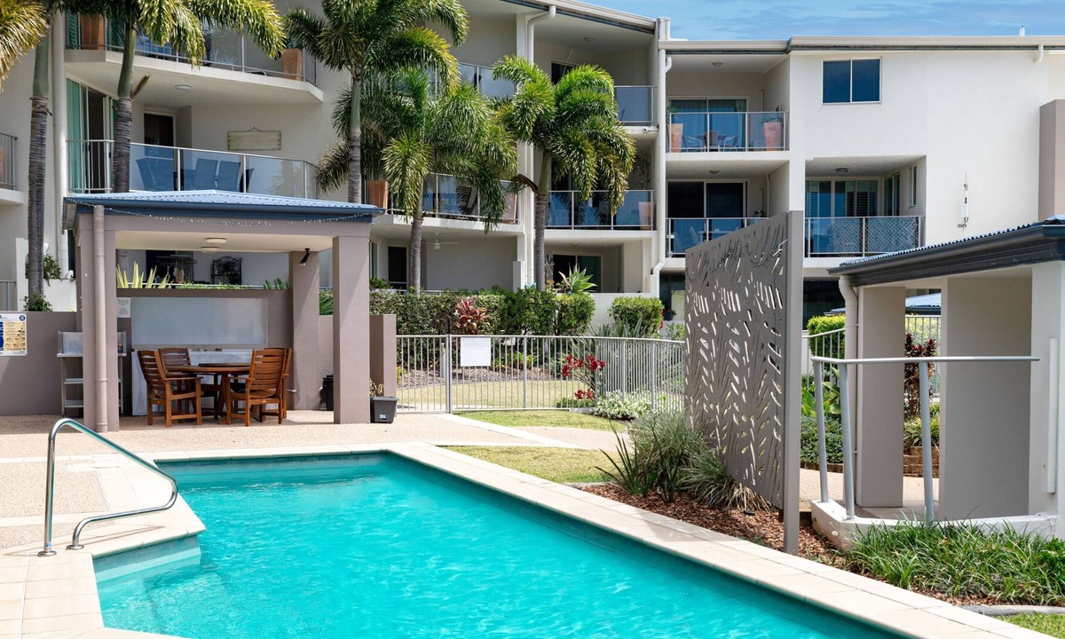 Battery Hill Apartment | Caloundra Poolside Paradise