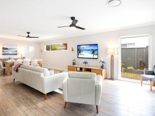 Callala Beach House | Calypso - 4 Mins Walk to Beach - Community Pool