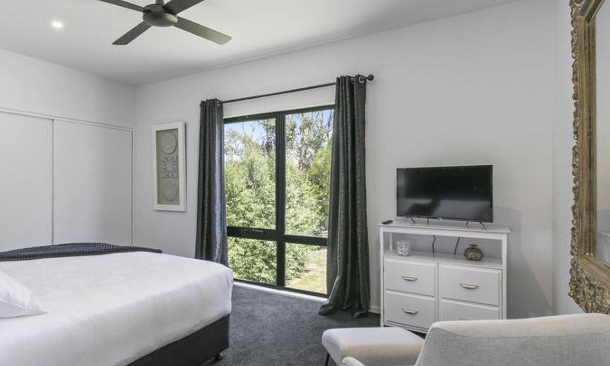 Meeniyan Apartment | Campania Spa Suite 3