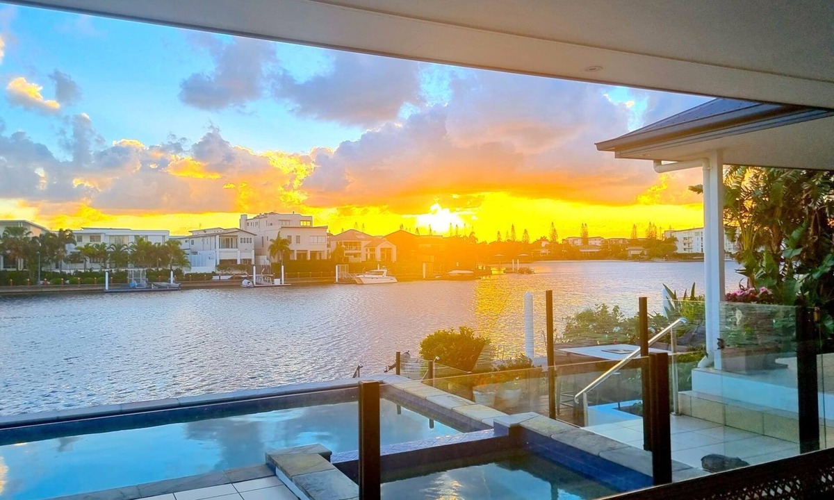 Parrearra House | Canal front 4 bedroom home