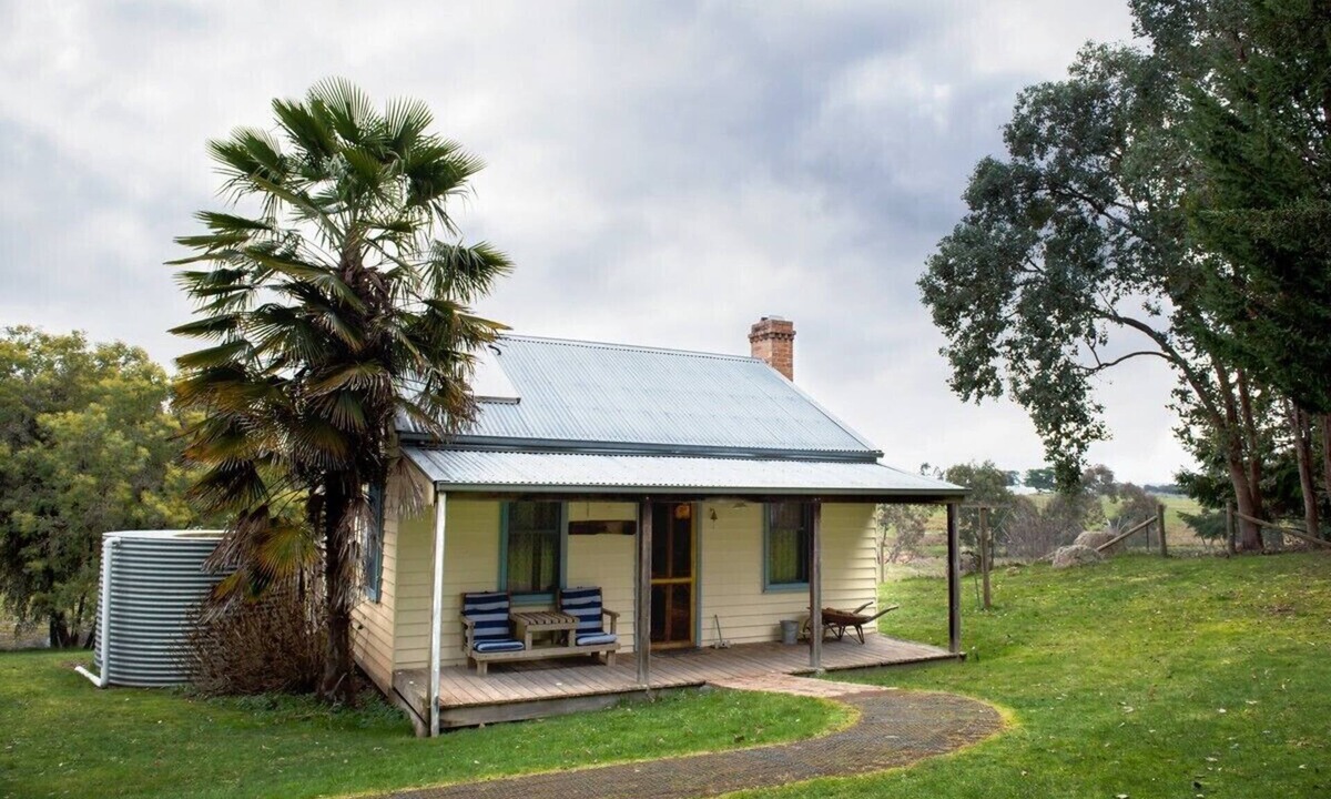 Wooragee Cottage | Captains Cottage