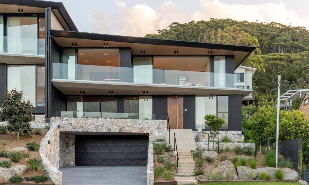 Stanwell Park House | Casa Celeste, Grand Architectural Residence