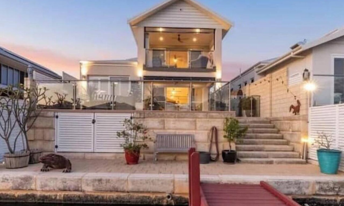 Dudley Park House | Casa da Arcadia | Luxury Waterfront Canal Home | Mandurah Escape