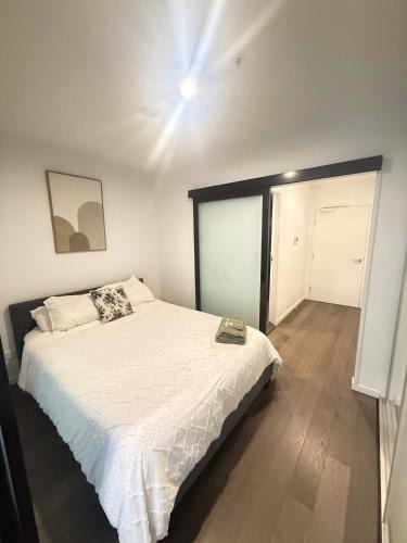 Reid Apartment | CBD - Pool - Sleeps 4 - Parking