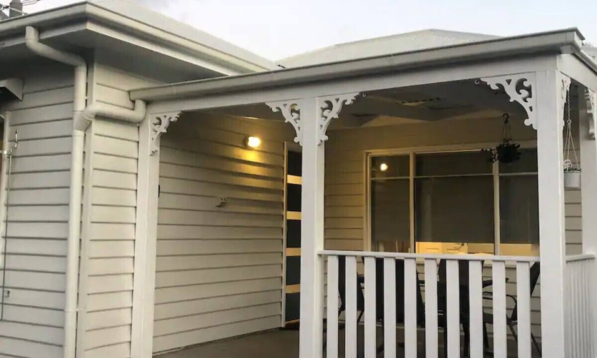 Albury House | Central Albury Cottage, 5 min walk to main street