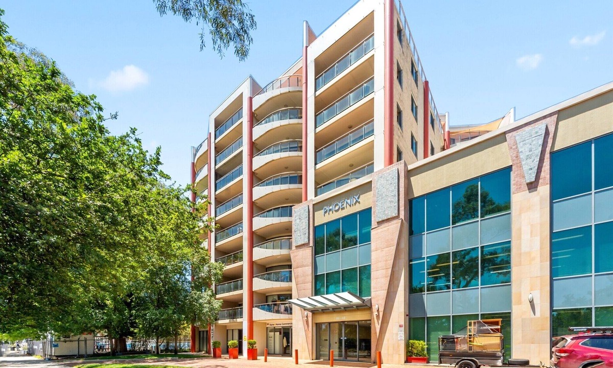 Braddon Apartment | Central Apartment with Underground Parking
