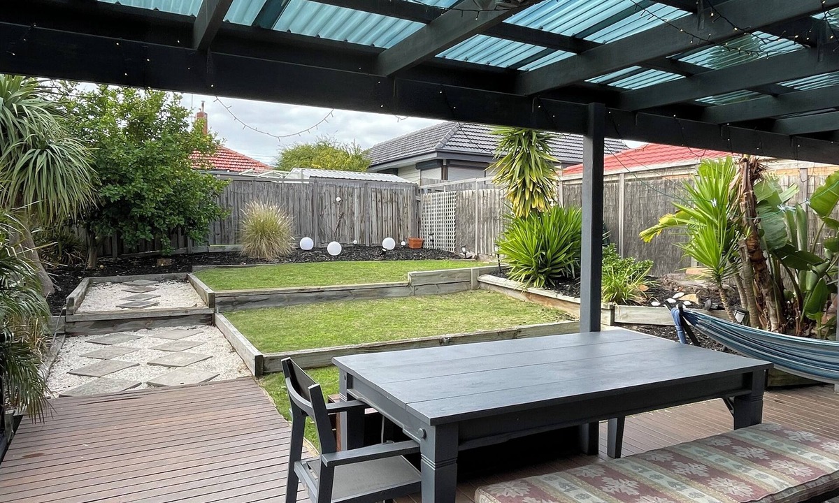 Rosebud Hotel | Central Rosebud Getaway| Walk to Beach, Cafés & Shops | Free WIFI