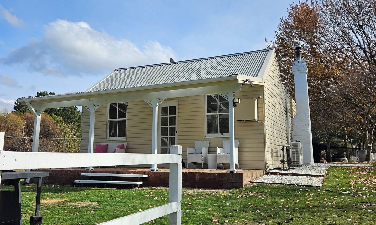Rydal Cottage | Charming 1 bedroom country cottage in historical little town of Rydal.