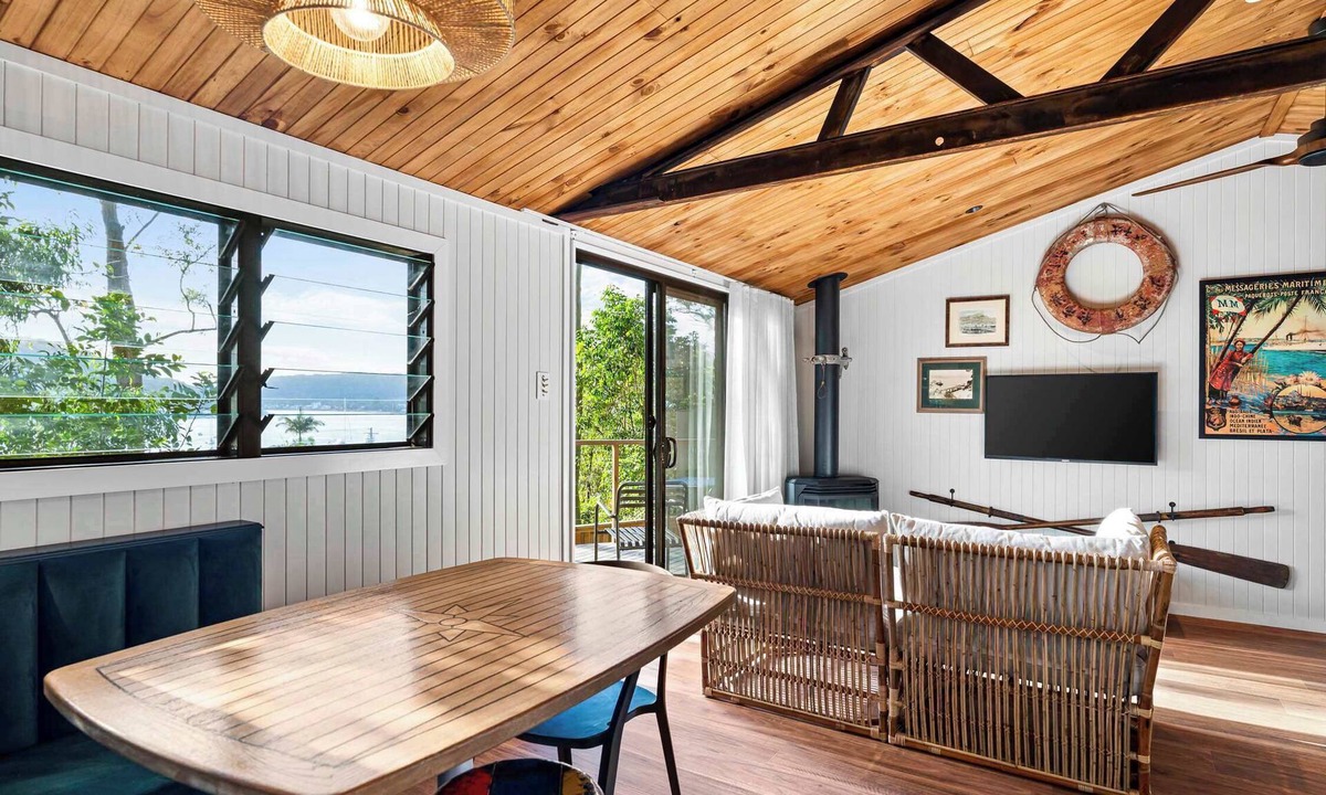 Pretty Beach Central Coast Cabin | Charming Cabin | Water View, Fire Place