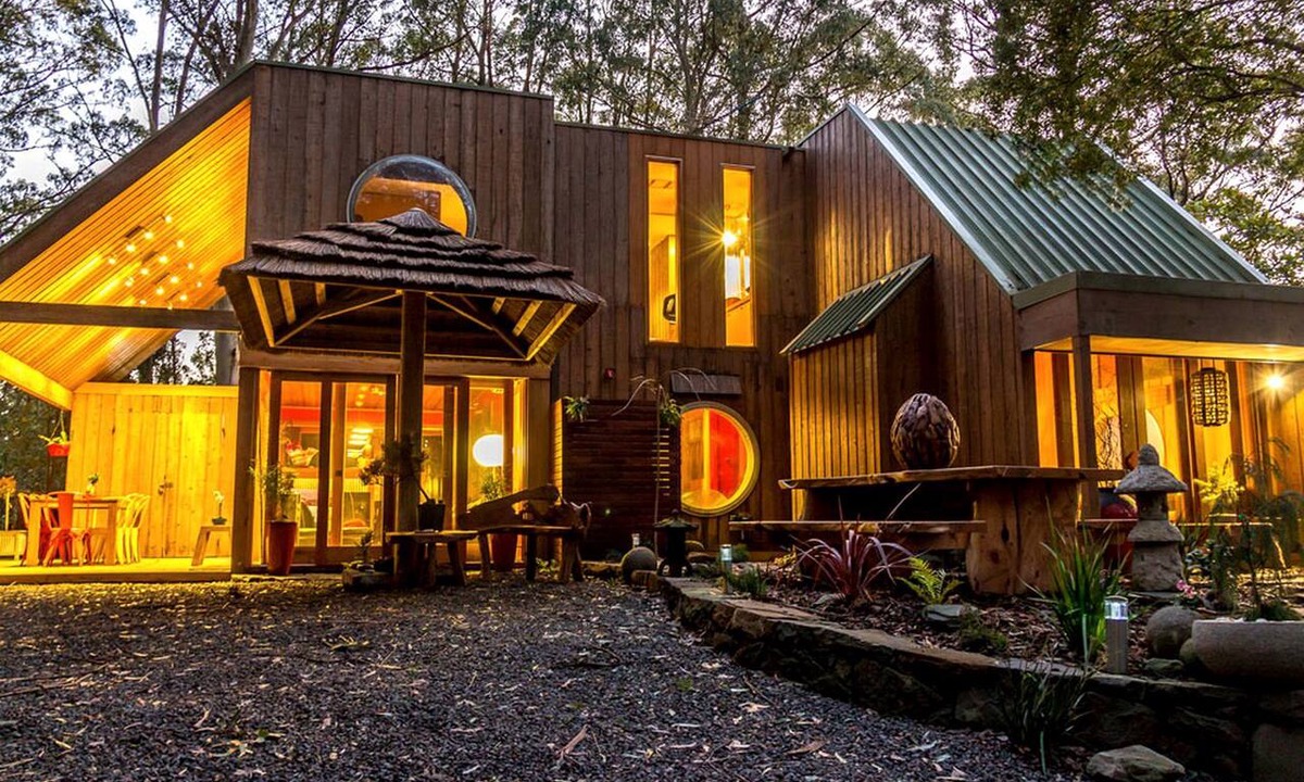 Benwerrin RV Rental | Charming Getaway Accommodation near Erskine Falls in Lorne, Victoria