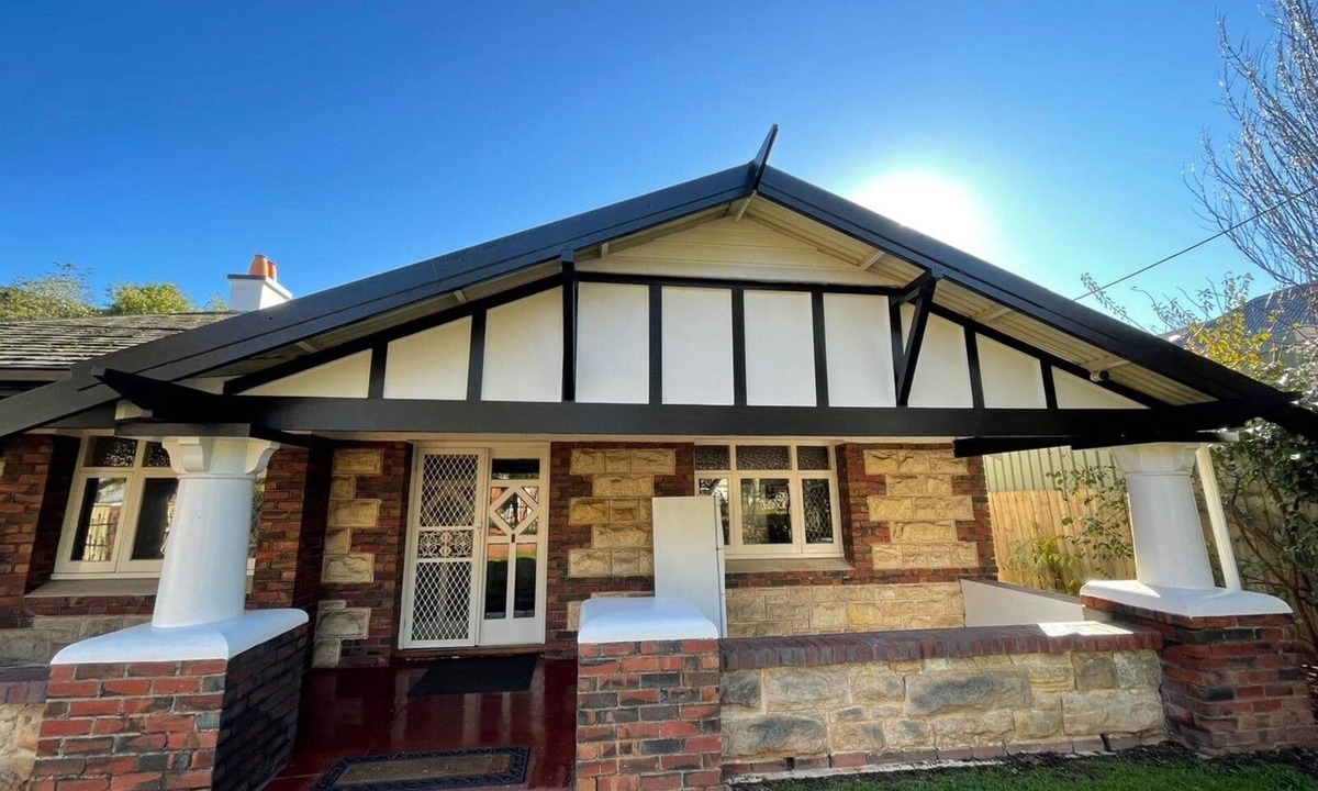 Westbourne Park House | Charming Old-World Bungalow Full of Warmth & History