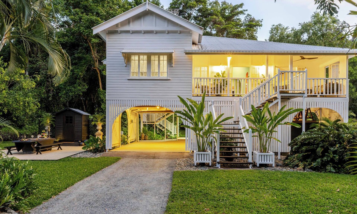 Mowbray Cottage | Charming Queenslander surrounded by Rainforest