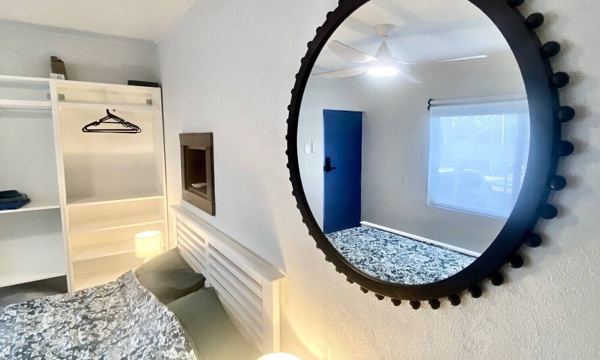 Yorkeys Knob Apartment | Charming studio near the boat club with deck
