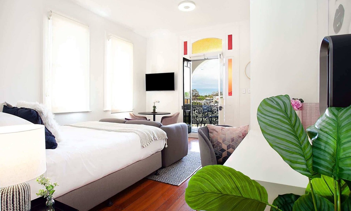 Glebe Apartment | Charming Studio With Balcony in Inner-City Glebe