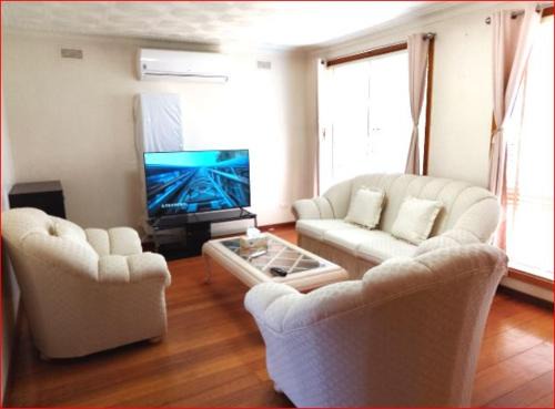 Werribee House | Charming Three-Bedroom Holiday Home Near Werribee Park